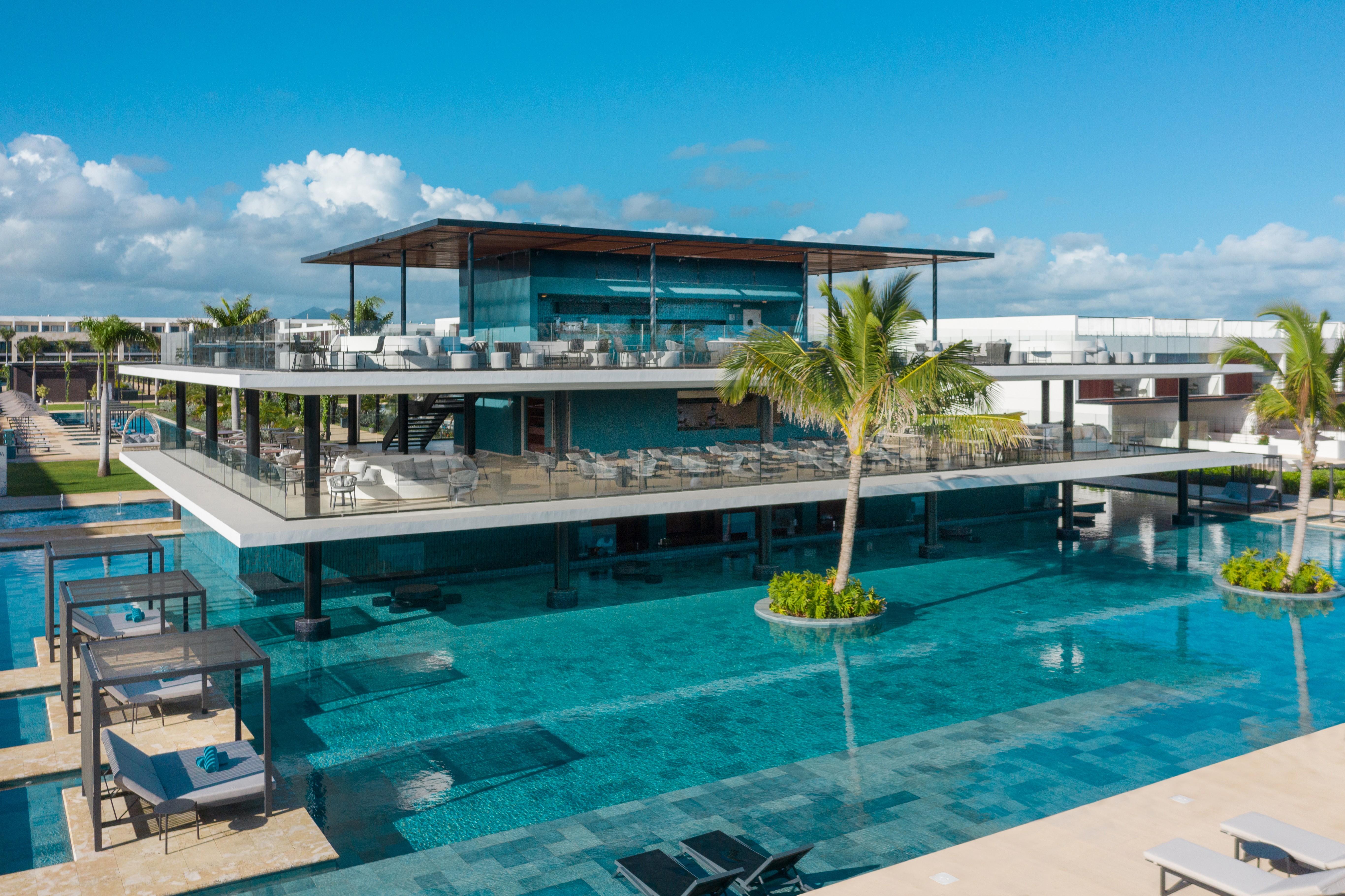 Live Aqua (adults Only)